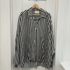 Sleeper silk pajama top black and white